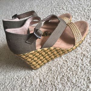 Toms New Clarissa Olive Textile Wedges